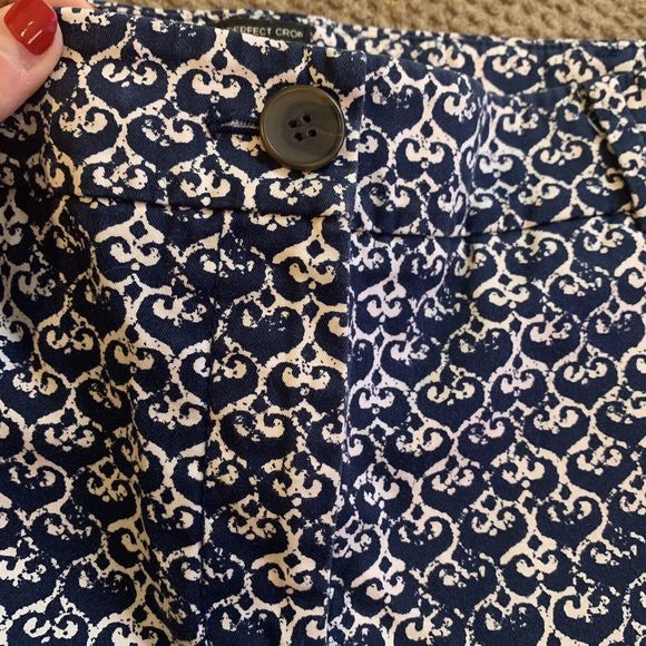 Ladies Talbots The Perfect Crop Blue White Print Capri Cropped Pants Size 6P - Picture 6 of 10